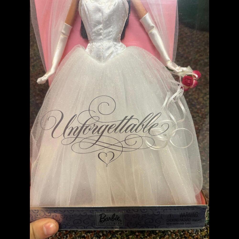 DAVID'S BRIDAL UNFORGETTABLE BRIDE BRUNETTE BARBIE DOLL 2004 MATTEL G2890‎ - Picture 3 of 8